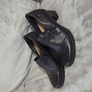 Earth Origins ladies booties size 9 black